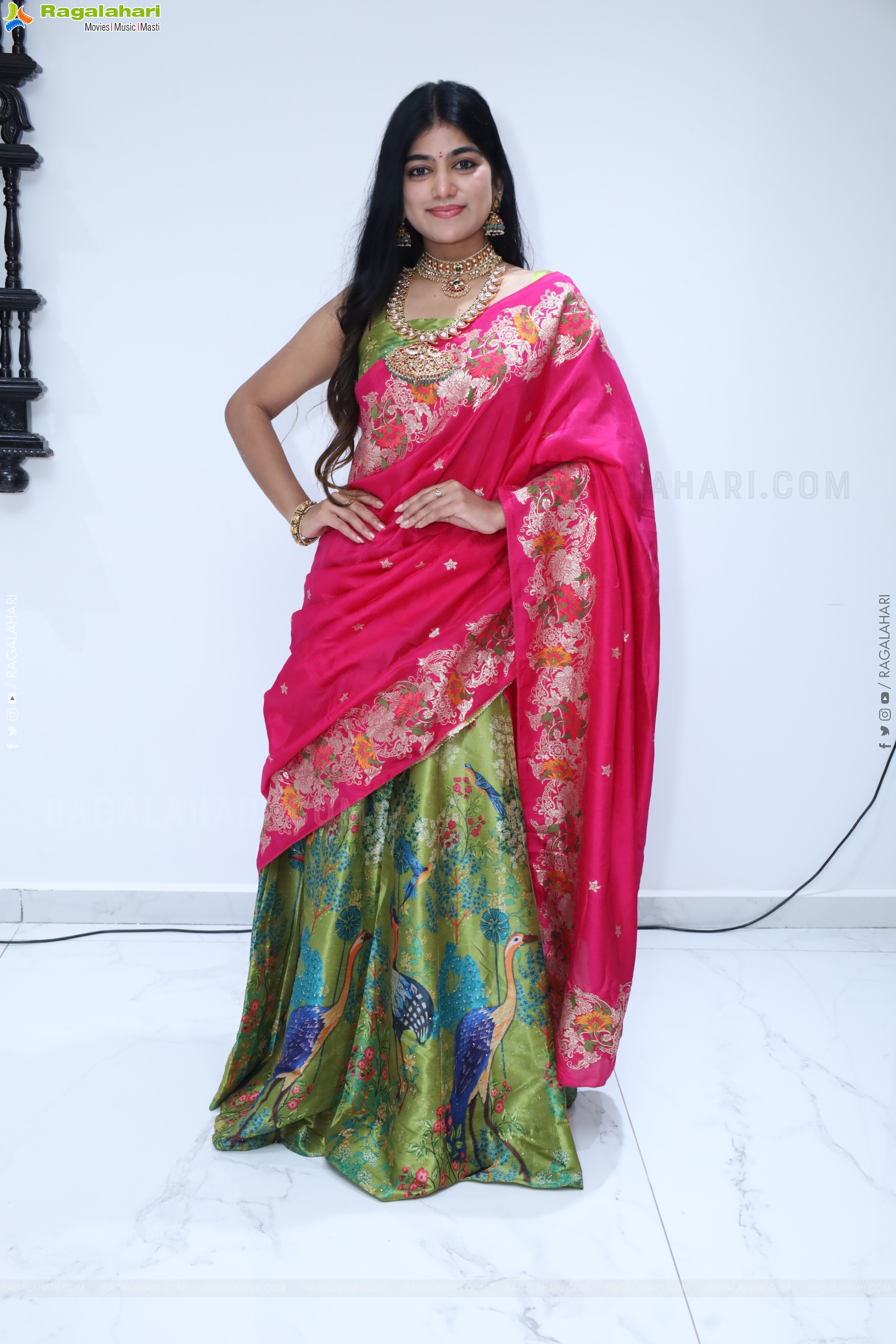 Kushi Naidu Poses with Traditional Jewellery, HD Gallery