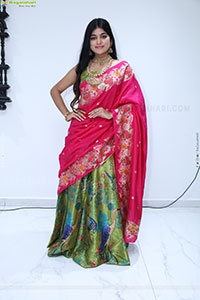 Kushi Naidu Poses with Traditional Jewellery