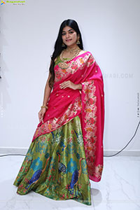Kushi Naidu Poses with Traditional Jewellery