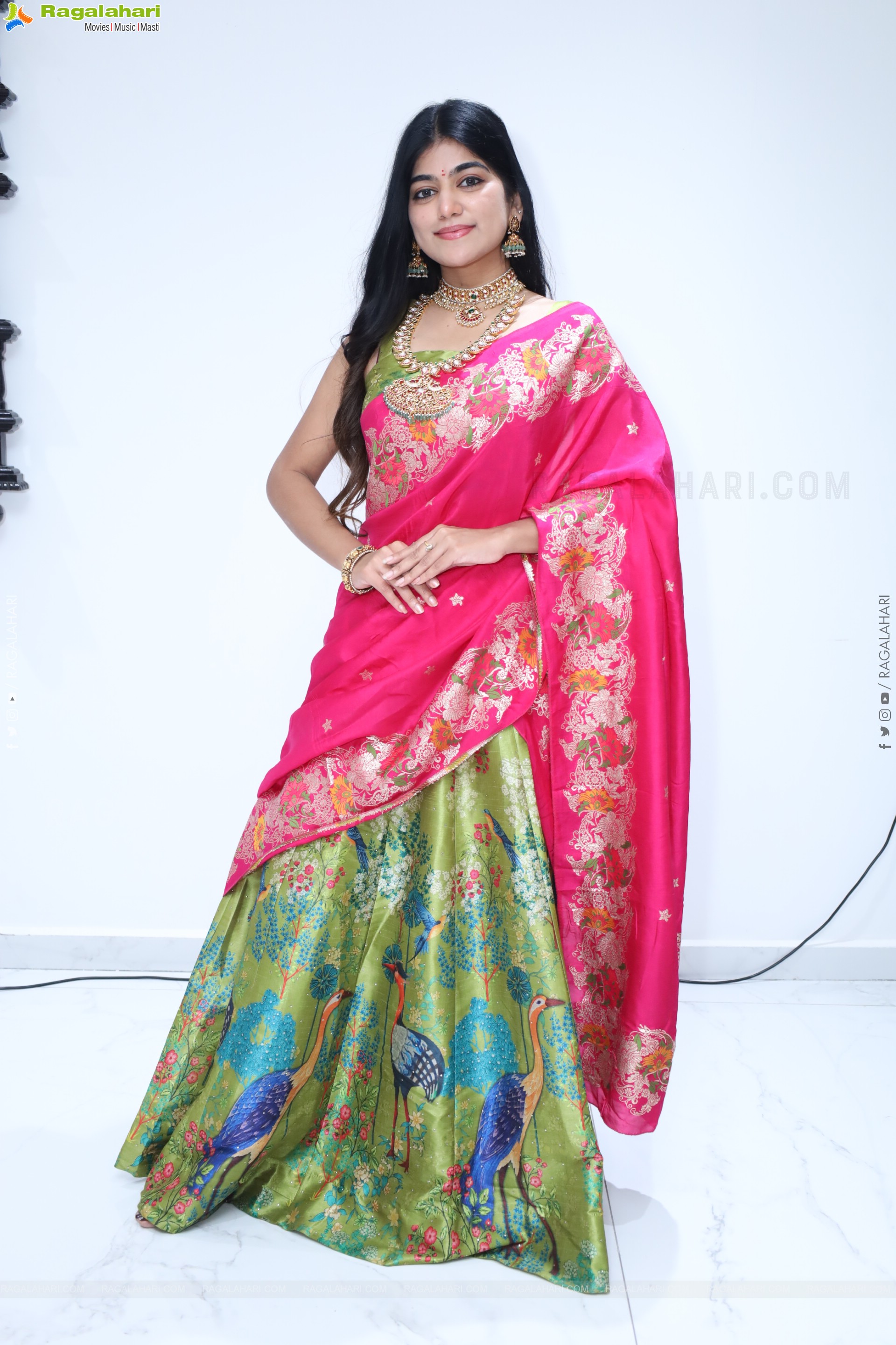 Kushi Naidu Poses with Traditional Jewellery, HD Gallery