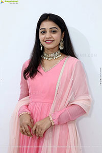 Preethi Reddy Latest Stills, HD Photo Gallery