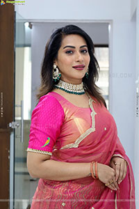 Preethi Singh Glam stills in Half Saree, HD Gallery