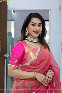 Preethi Singh Glam stills in Half Saree, HD Gallery