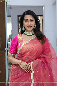 Preethi Singh Glam stills in Half Saree, HD Gallery