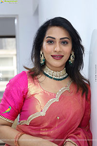 Preethi Singh Glam stills in Half Saree, HD Gallery