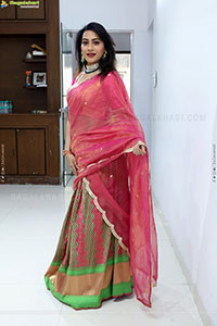 Preethi Singh Glam stills in Half Saree, HD Gallery