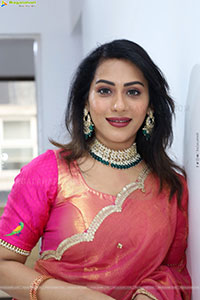Preethi Singh Glam stills in Half Saree, HD Gallery