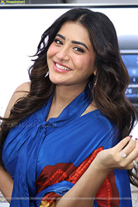 Rashi Singh at Bajaj Electronics Apple Days Launch