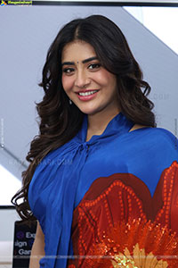 Rashi Singh at Bajaj Electronics Apple Days Launch