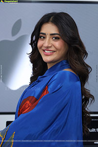 Rashi Singh at Bajaj Electronics Apple Days Launch