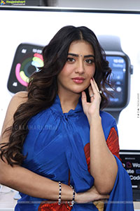Rashi Singh at Bajaj Electronics Apple Days Launch