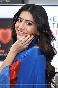 Rashi Singh at Bajaj Electronics Apple Days Launch