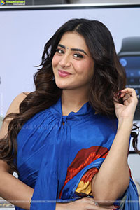 Rashi Singh at Bajaj Electronics Apple Days Launch