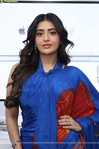 Rashi Singh at Bajaj Electronics Apple Days Launch