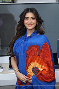 Rashi Singh at Bajaj Electronics Apple Days Launch