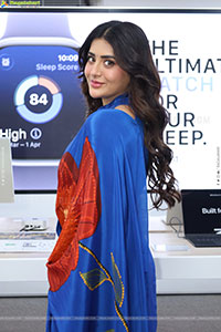 Rashi Singh at Bajaj Electronics Apple Days Launch