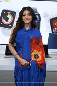 Rashi Singh at Bajaj Electronics Apple Days Launch
