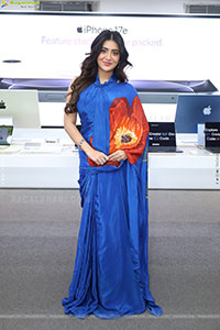 Rashi Singh at Bajaj Electronics Apple Days Launch
