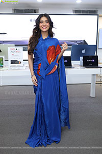 Rashi Singh at Bajaj Electronics Apple Days Launch