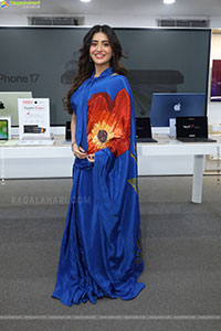 Rashi Singh at Bajaj Electronics Apple Days Launch