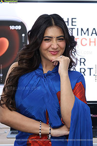 Rashi Singh at Bajaj Electronics Apple Days Launch