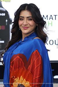Rashi Singh at Bajaj Electronics Apple Days Launch