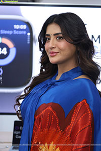 Rashi Singh at Bajaj Electronics Apple Days Launch