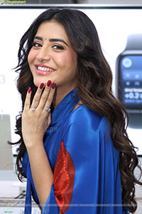 Rashi Singh at Bajaj Electronics Apple Days Launch
