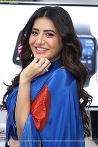 Rashi Singh at Bajaj Electronics Apple Days Launch