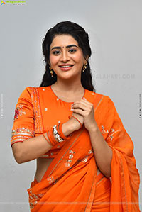 Rashi Singh at Transfer Trimurthulu Trailer Launch