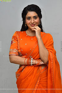 Rashi Singh at Transfer Trimurthulu Trailer Launch
