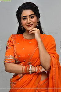 Rashi Singh at Transfer Trimurthulu Trailer Launch