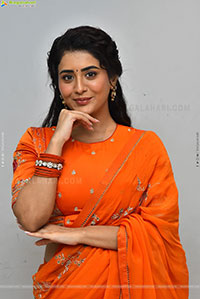 Rashi Singh at Transfer Trimurthulu Trailer Launch