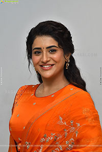 Rashi Singh at Transfer Trimurthulu Trailer Launch