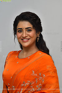 Rashi Singh at Transfer Trimurthulu Trailer Launch