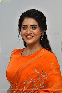 Rashi Singh at Transfer Trimurthulu Trailer Launch