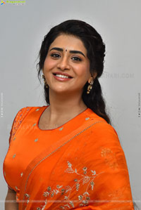 Rashi Singh at Transfer Trimurthulu Trailer Launch