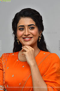 Rashi Singh at Transfer Trimurthulu Trailer Launch