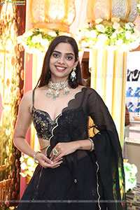 Swetha Kanduri stills in Black Designer Dress, HD Gallery
