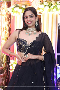 Swetha Kanduri stills in Black Designer Dress, HD Gallery