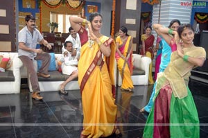 Kausalya Supraja Rama - On The Sets