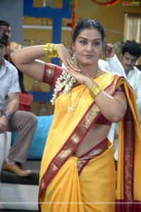 Kausalya Supraja Rama - On The Sets