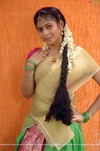 Saira Bhanu at Kausalya Supraja Rama Sets
