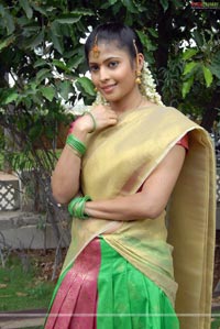 Saira Bhanu at Kausalya Supraja Rama Sets