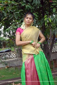 Saira Bhanu at Kausalya Supraja Rama Sets