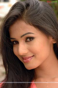 Sonal Chauhan Sexy Photo Gallery/Wallpapers