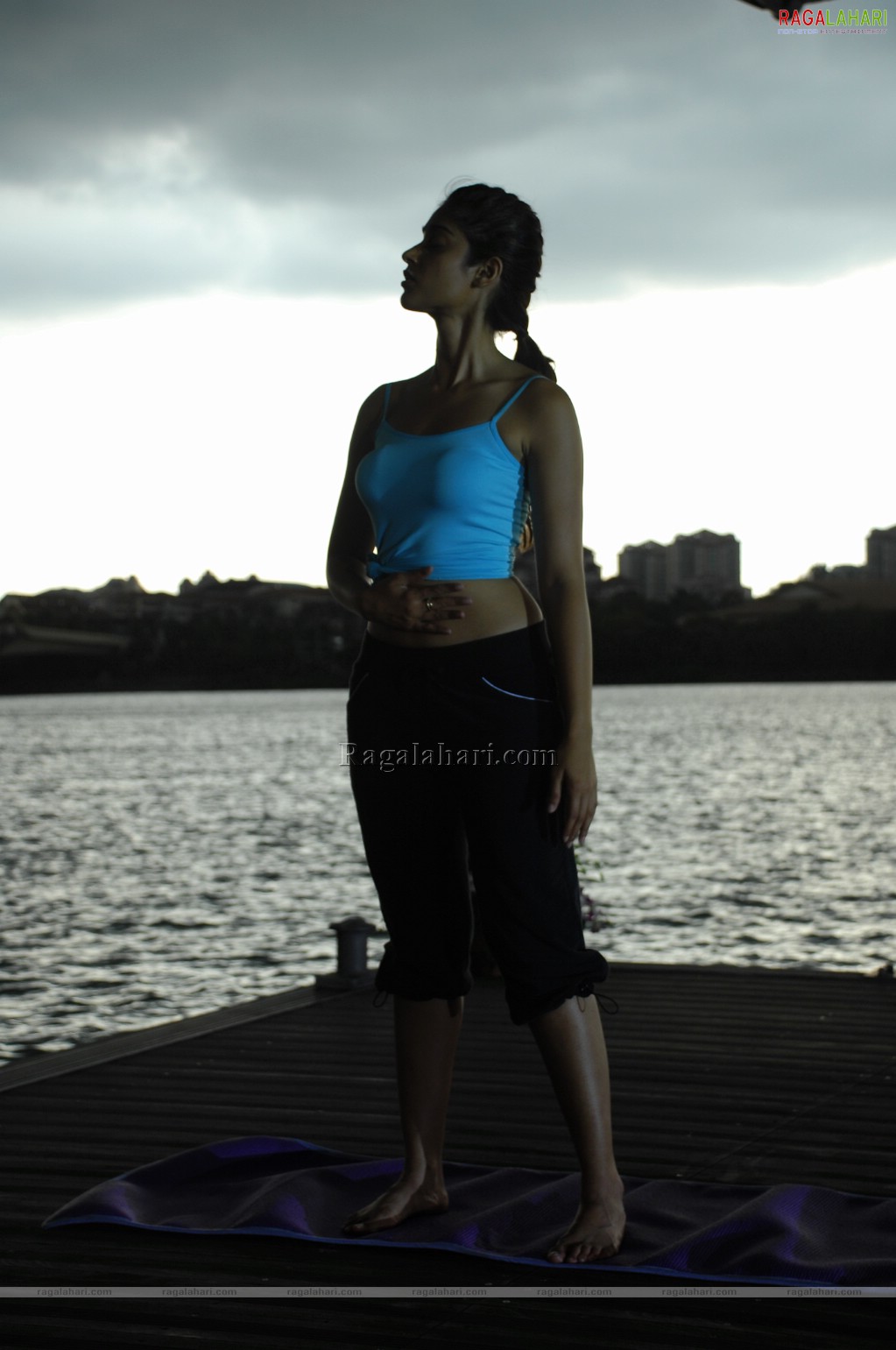 Ileana d cruz Full HD Yoga Stills from Kick Movie