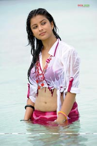 Madhhurima in Aa Okkadu