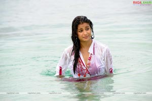 Madhhurima in Aa Okkadu