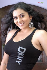 Namitha in Vyapari